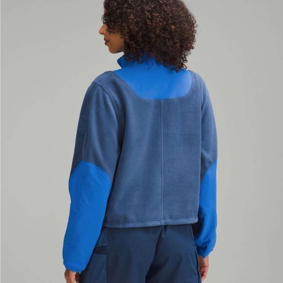 Lululemon Fleece + Ripstop Hiking Pullover
Pitch Blue / Pipe Dream Blue size 6 - Picture 2 of 9